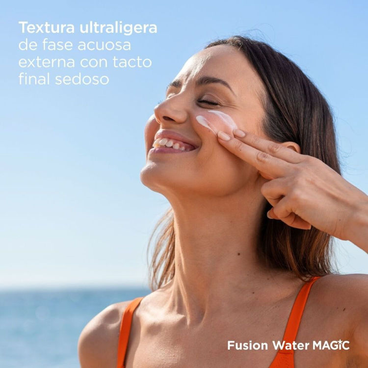 Imagen de Isdin Protector Solar Facial Fusion Water Magic Oil Control Spf 50+  50 ml